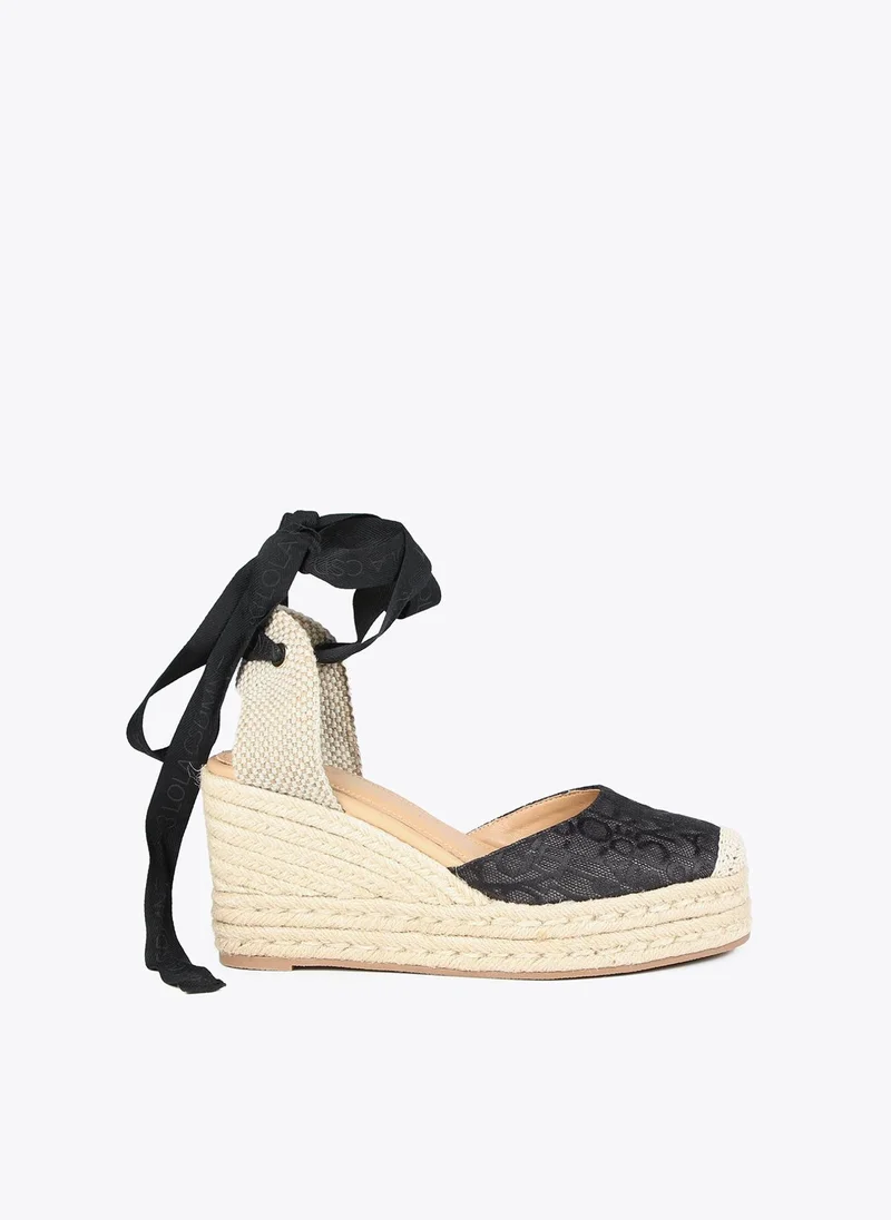 Lola Casademunt Natural fibre-effect monogram wedges